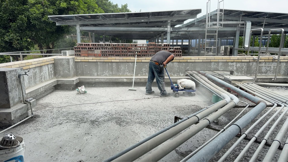 台中頂樓隔熱磚拆除 × PU刨除清運工程